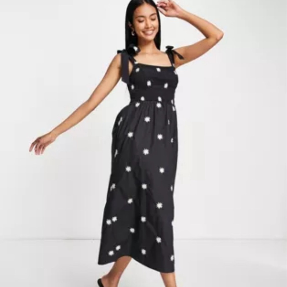 Spring holidays! NEVER FULLY DRESSED DAISY EMBROIDERED MAXI DRESS